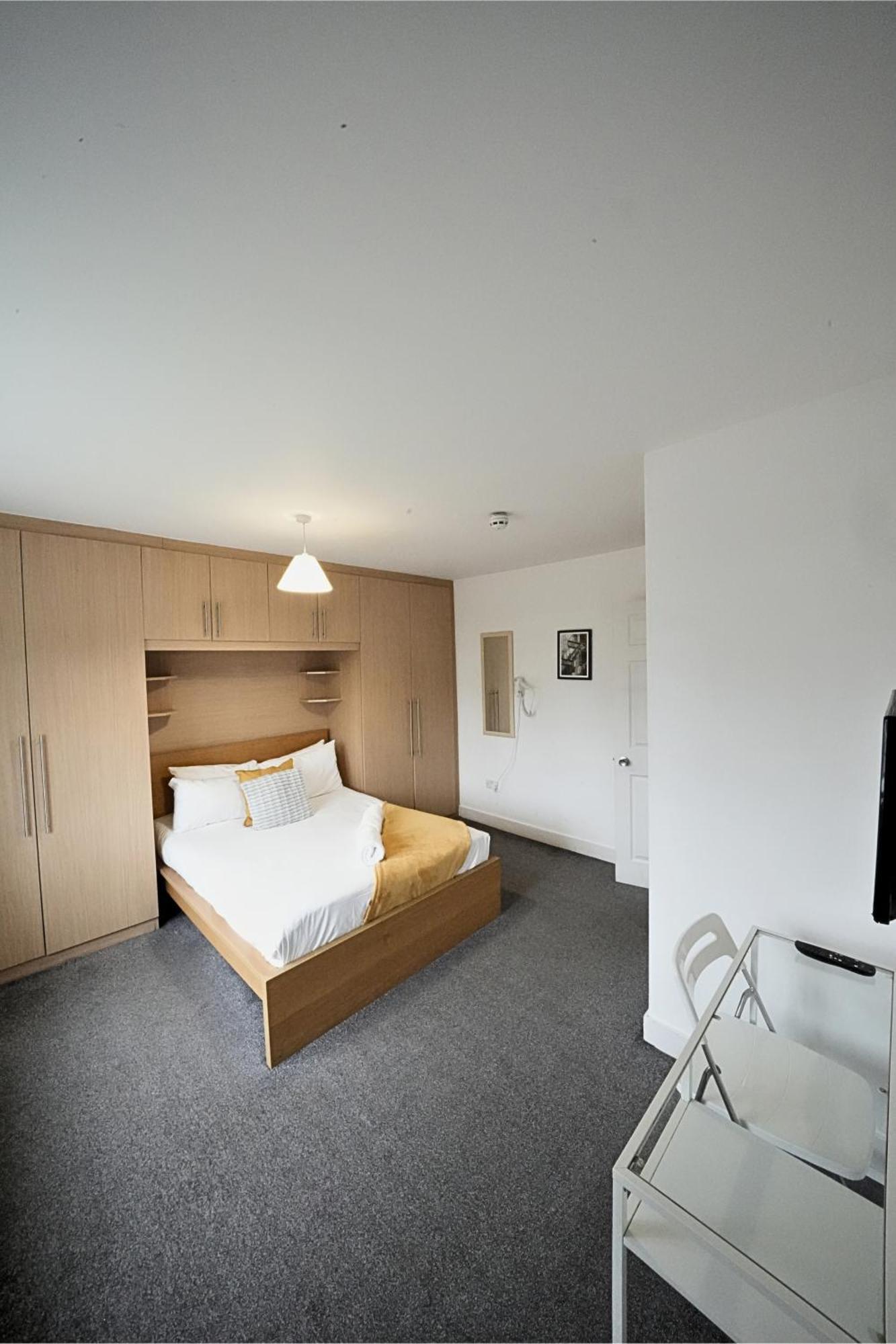 Harmondsworth The Great Airport Place-Private Bedrooms With Private Bathroom-1 Bus To Heathrow Airport-5 Minutes By Car- Helpful Advice From Our Team מראה חיצוני תמונה