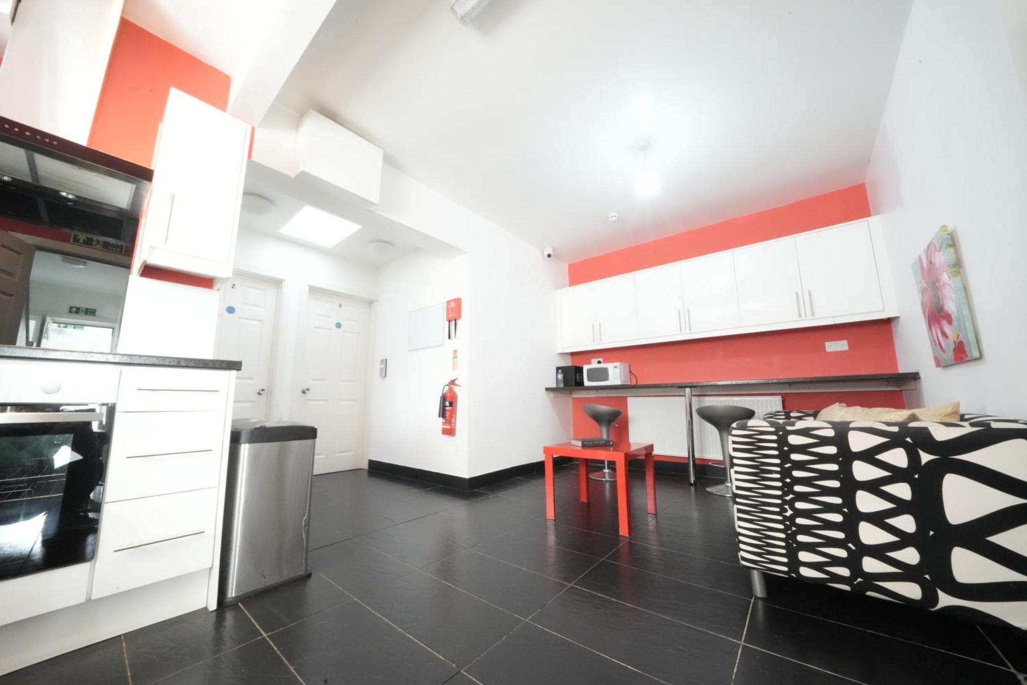 Harmondsworth The Great Airport Place-Private Bedrooms With Private Bathroom-1 Bus To Heathrow Airport-5 Minutes By Car- Helpful Advice From Our Team מראה חיצוני תמונה