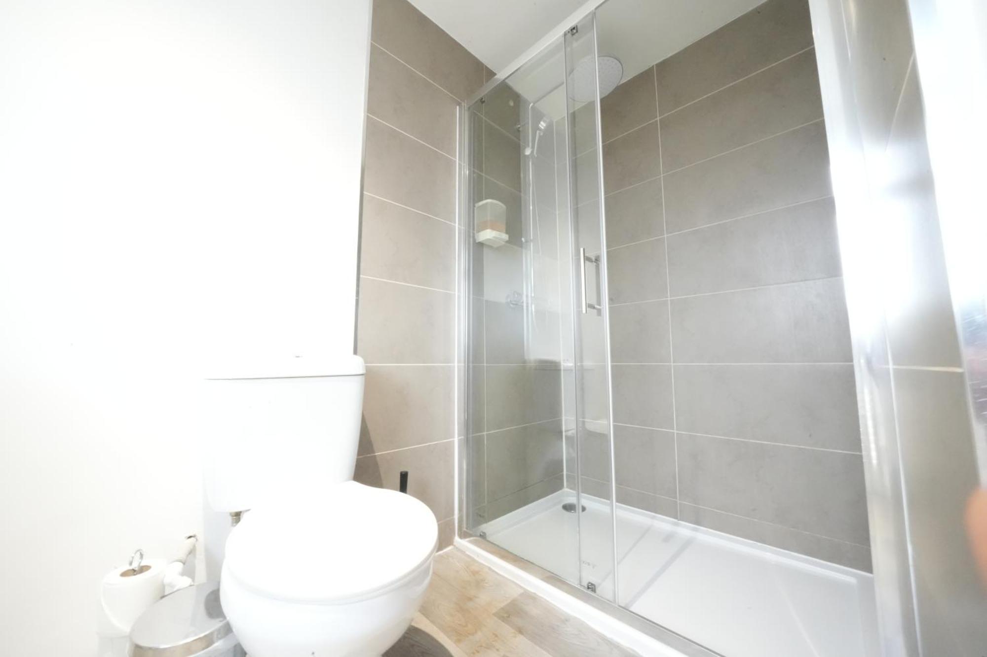 Harmondsworth The Great Airport Place-Private Bedrooms With Private Bathroom-1 Bus To Heathrow Airport-5 Minutes By Car- Helpful Advice From Our Team מראה חיצוני תמונה
