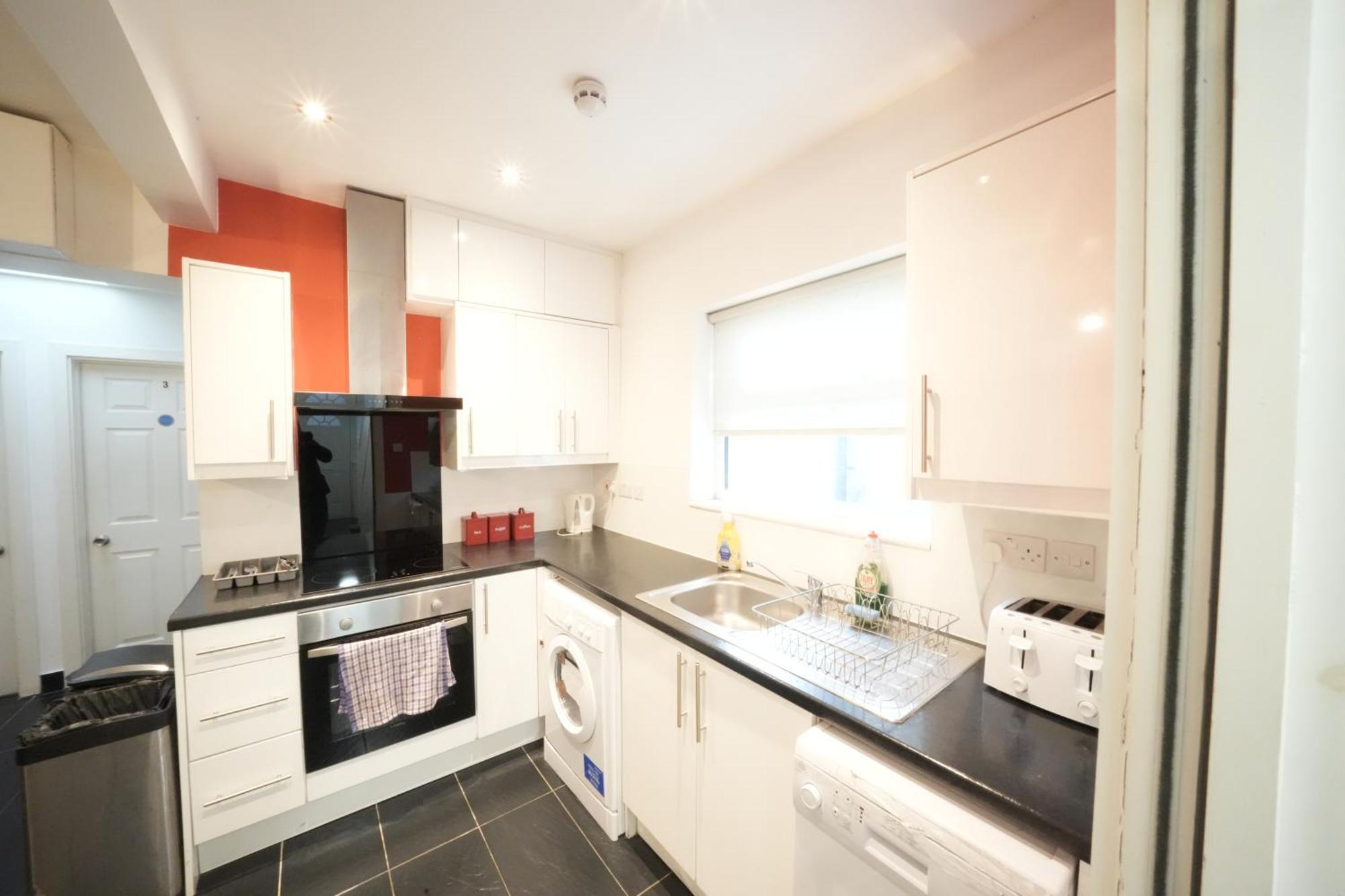 Harmondsworth The Great Airport Place-Private Bedrooms With Private Bathroom-1 Bus To Heathrow Airport-5 Minutes By Car- Helpful Advice From Our Team מראה חיצוני תמונה