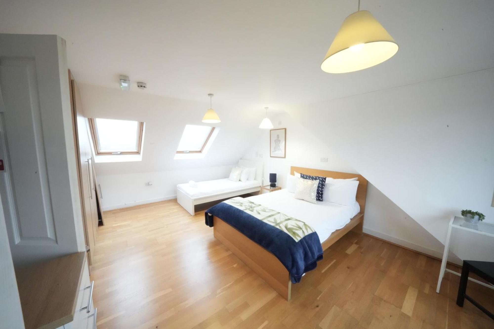 Harmondsworth The Great Airport Place-Private Bedrooms With Private Bathroom-1 Bus To Heathrow Airport-5 Minutes By Car- Helpful Advice From Our Team מראה חיצוני תמונה