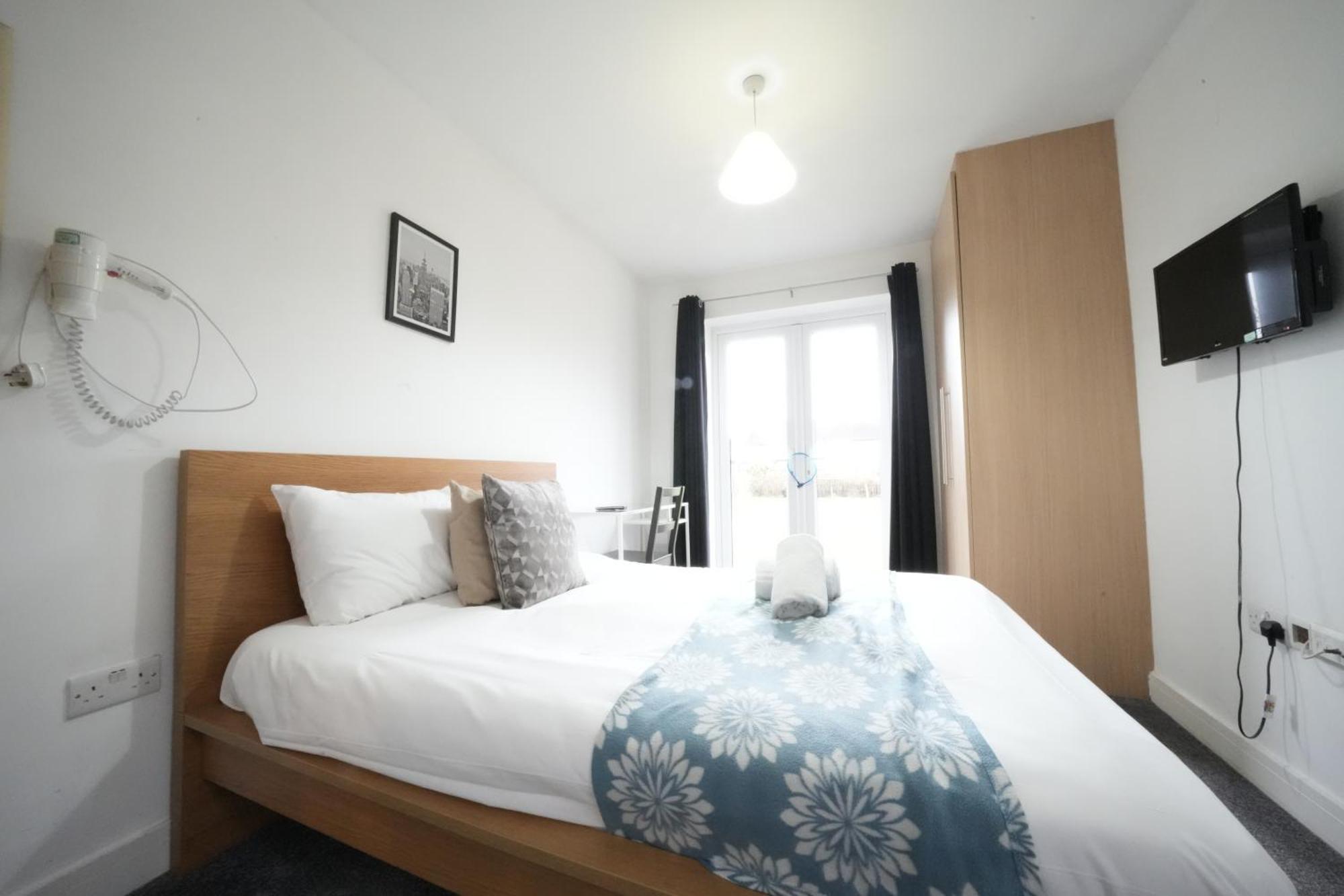 Harmondsworth The Great Airport Place-Private Bedrooms With Private Bathroom-1 Bus To Heathrow Airport-5 Minutes By Car- Helpful Advice From Our Team מראה חיצוני תמונה