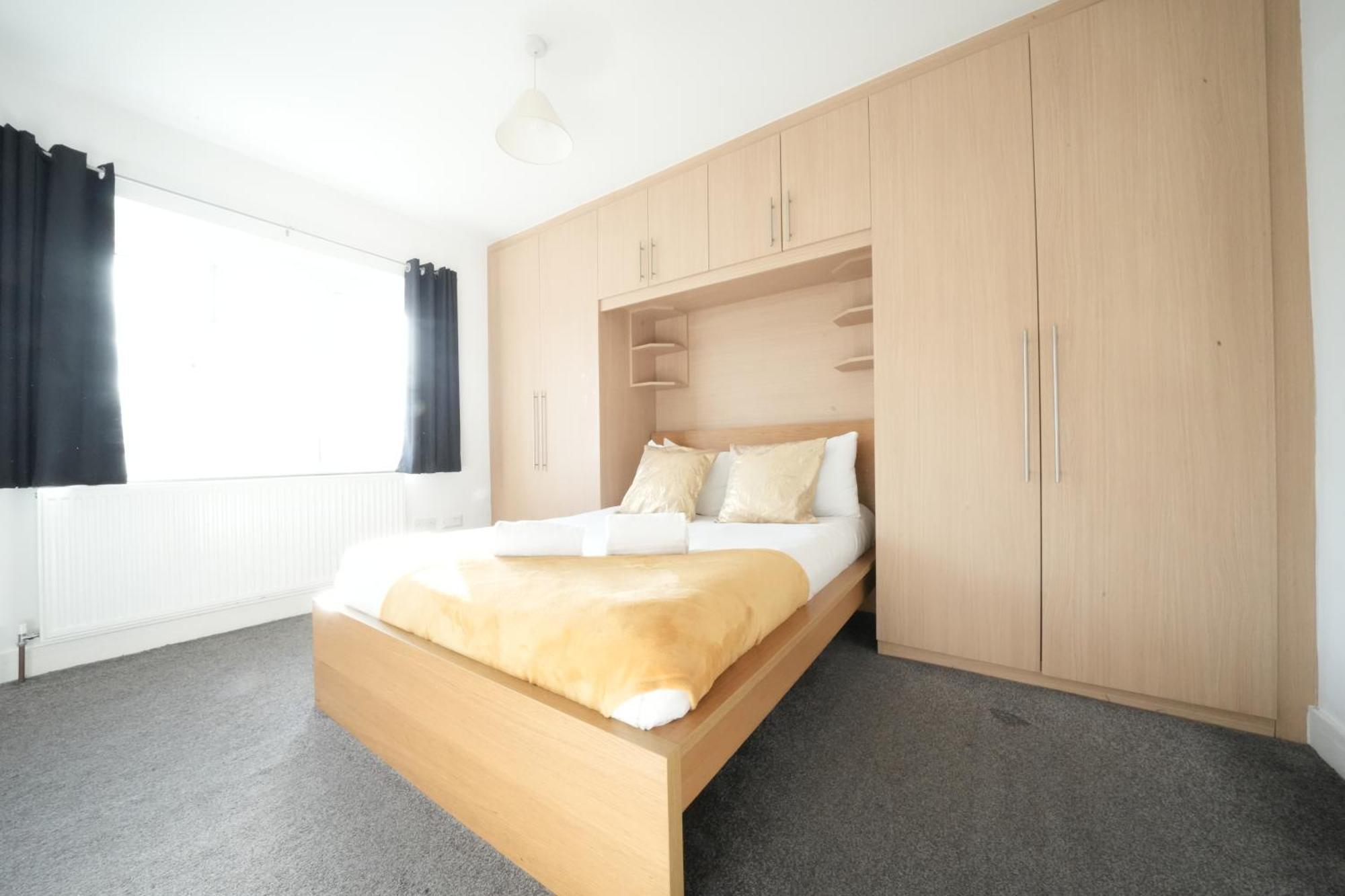 Harmondsworth The Great Airport Place-Private Bedrooms With Private Bathroom-1 Bus To Heathrow Airport-5 Minutes By Car- Helpful Advice From Our Team מראה חיצוני תמונה