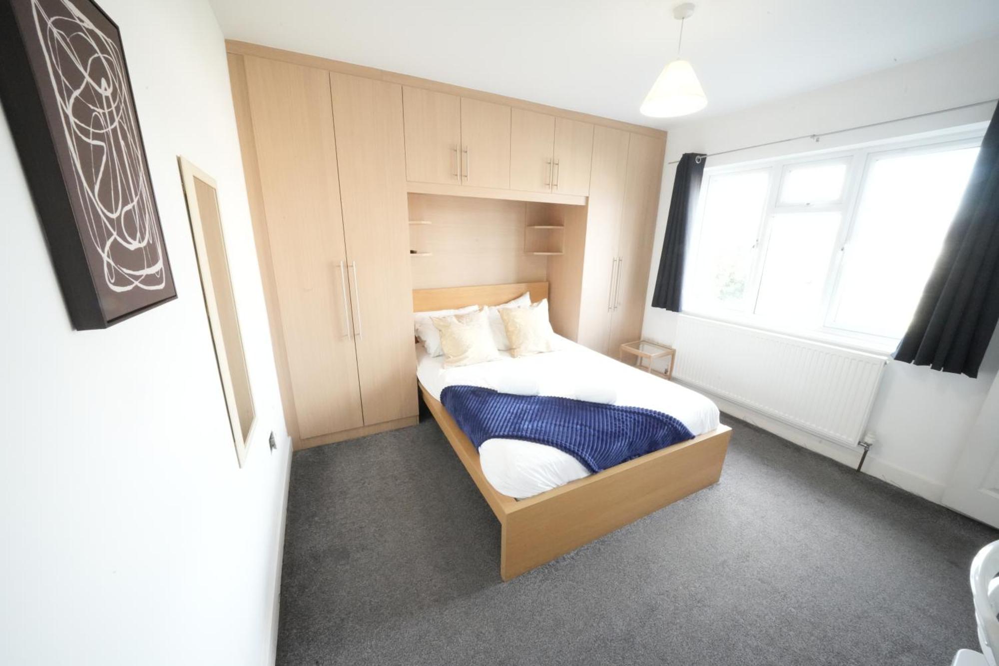 Harmondsworth The Great Airport Place-Private Bedrooms With Private Bathroom-1 Bus To Heathrow Airport-5 Minutes By Car- Helpful Advice From Our Team מראה חיצוני תמונה