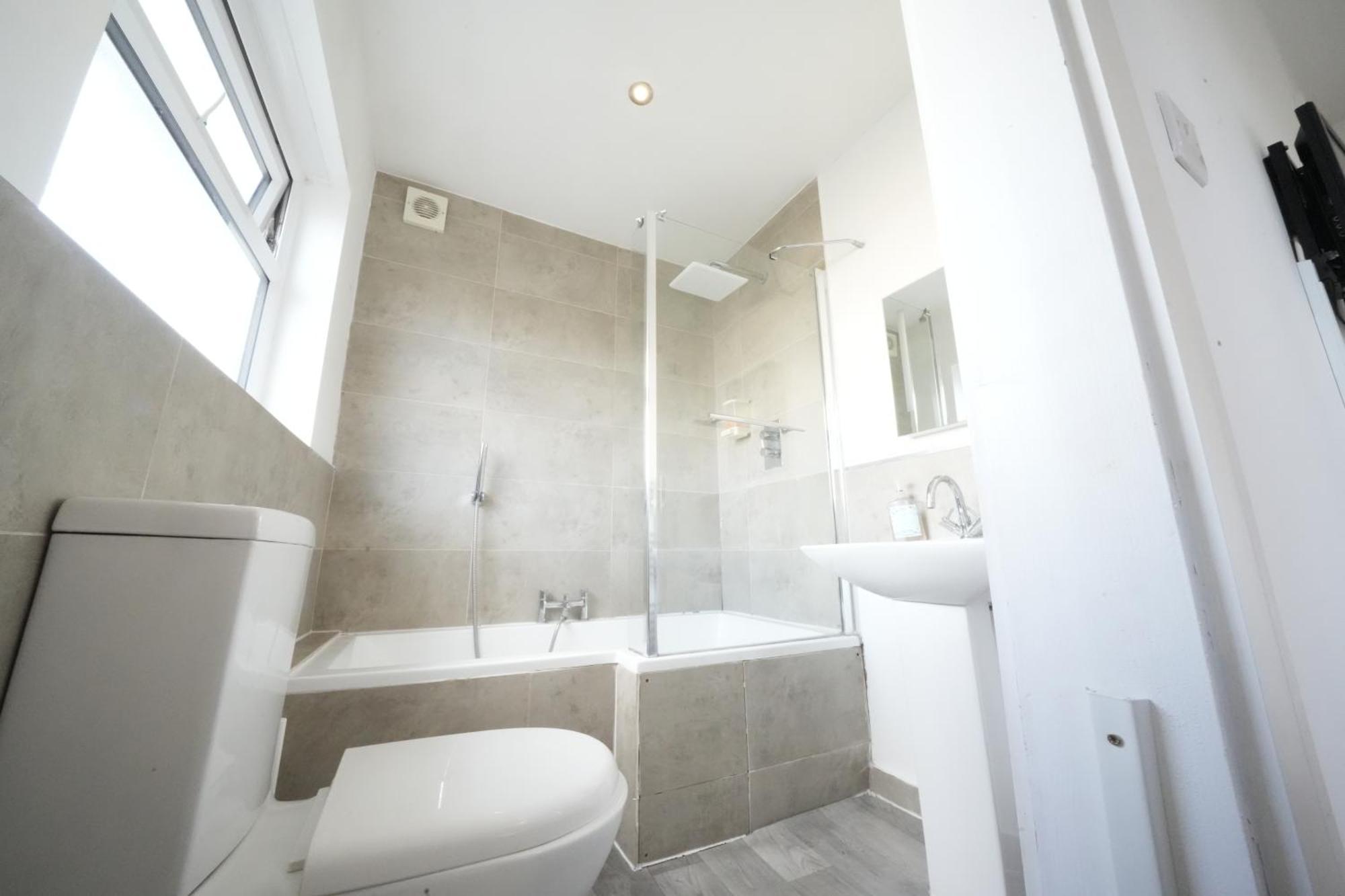 Harmondsworth The Great Airport Place-Private Bedrooms With Private Bathroom-1 Bus To Heathrow Airport-5 Minutes By Car- Helpful Advice From Our Team מראה חיצוני תמונה