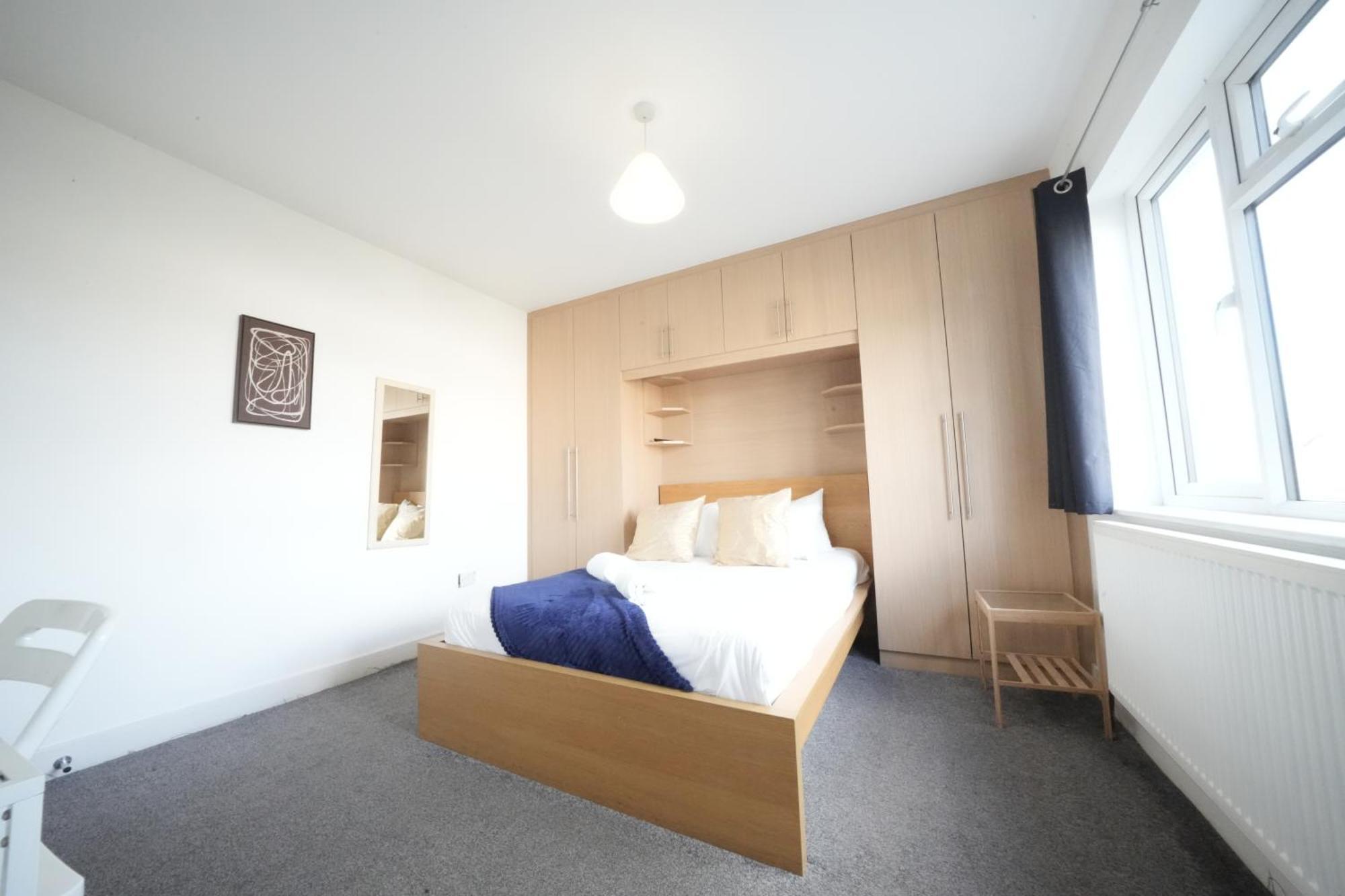Harmondsworth The Great Airport Place-Private Bedrooms With Private Bathroom-1 Bus To Heathrow Airport-5 Minutes By Car- Helpful Advice From Our Team מראה חיצוני תמונה