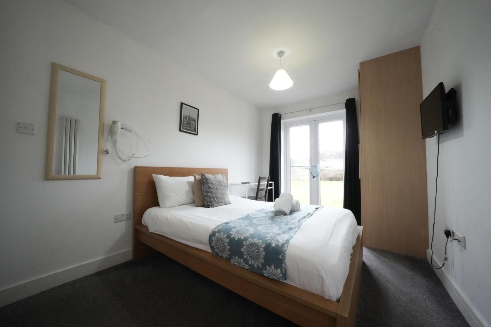 Harmondsworth The Great Airport Place-Private Bedrooms With Private Bathroom-1 Bus To Heathrow Airport-5 Minutes By Car- Helpful Advice From Our Team מראה חיצוני תמונה