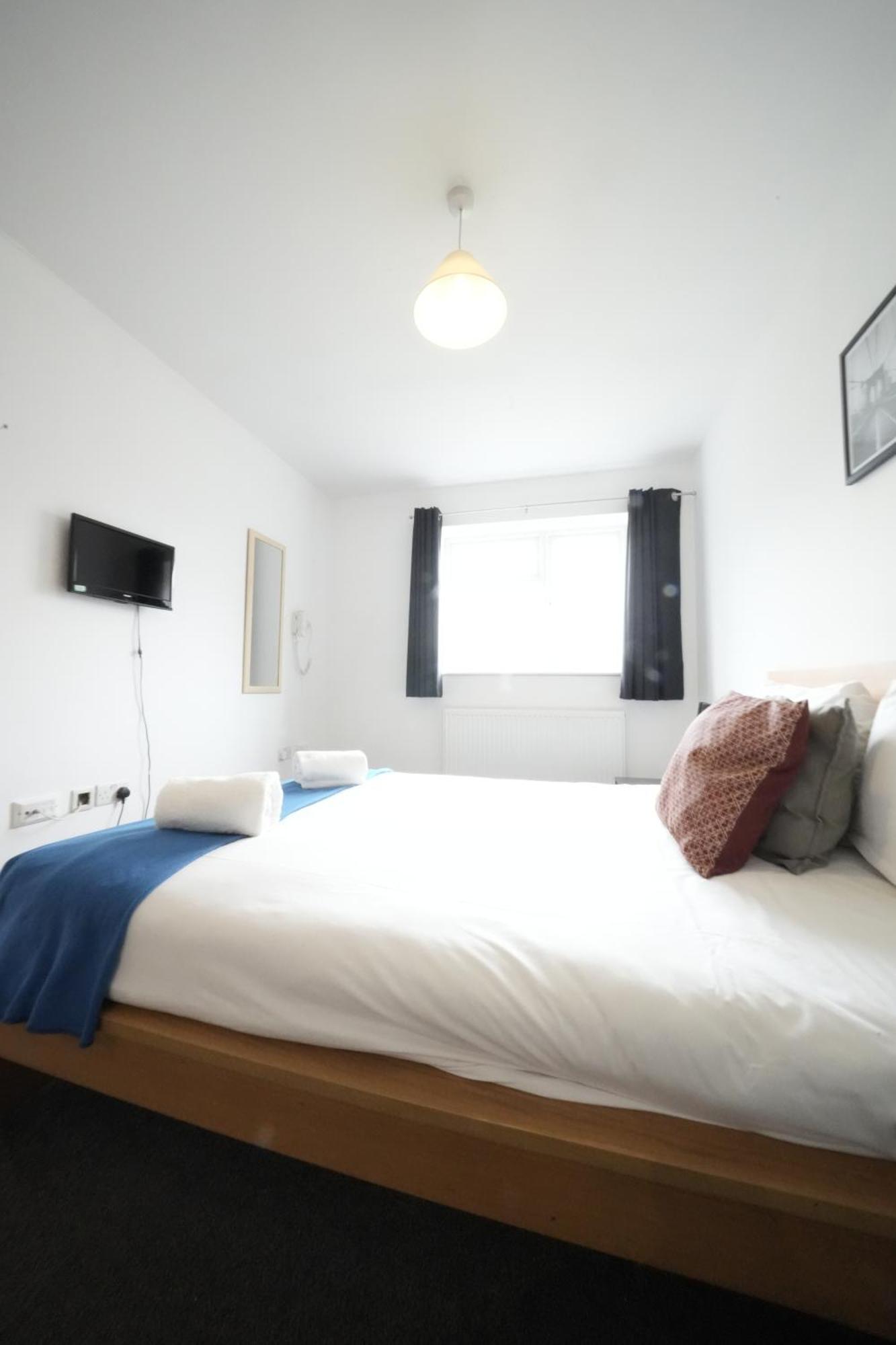 Harmondsworth The Great Airport Place-Private Bedrooms With Private Bathroom-1 Bus To Heathrow Airport-5 Minutes By Car- Helpful Advice From Our Team מראה חיצוני תמונה